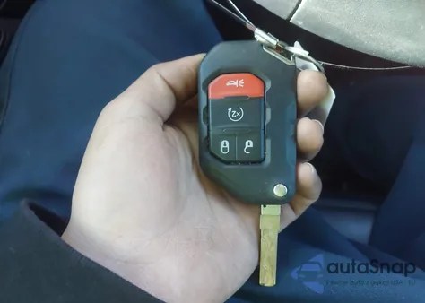 2021 Jeep Wrangler Unlimited Sahara Altitude 4X4 z USA, uszkodzony, nr VIN 1C4HJXEG0MW739824